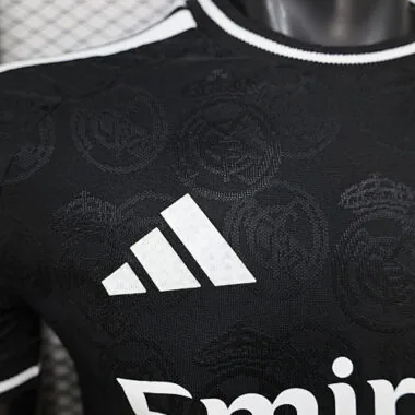 Imagen 7 del álbum Camisetas de fútbol del Real Madrid, versión especial de jugador, 26-27