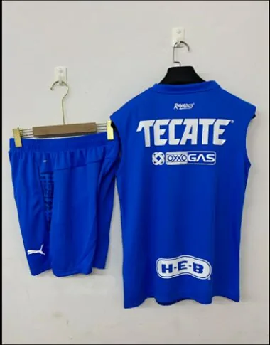 Afbeelding 2 van album 25-26 Monterey tracksuit