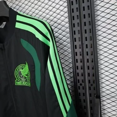 Immagine 2 dell’album 2025 Mexico Windbreaker Jackets