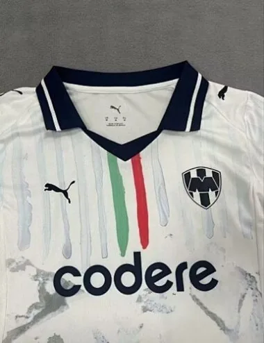 Image 3 de l’album Maillots de football féminin de Monterey 25-26