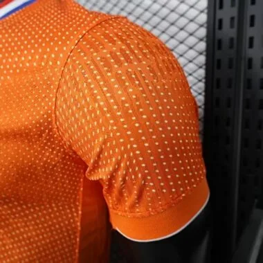 Immagine 3 dell’album Maglie da calcio della nazionale olandese 2025, versione per i giocatori di casa
