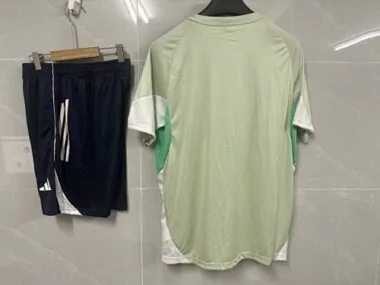 Imagem 4 do álbum Fato de treino de futebol do Aston Villa 25-26