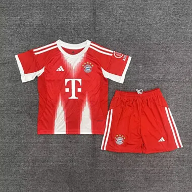 25–26 Bayern-Heimtrikots für Kinder