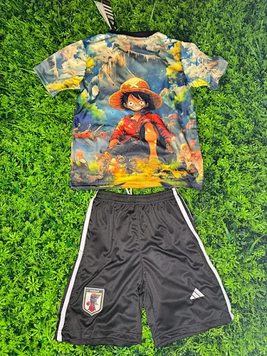 25–26 Japanische Kinderfußballtrikots