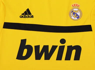 Imagem 3 do álbum 11-12 Real Madrid Goalkeeper Kids Soccer Jerseys
