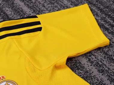 Imagem 5 do álbum 11-12 Real Madrid Goalkeeper Kids Soccer Jerseys