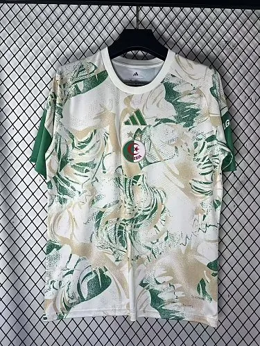 26-27 Voetbalshirts van Algerije