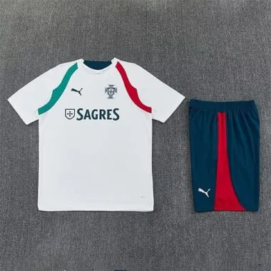 Immagine 2 dell’album 26-27 Portugal Training Soccer Suit