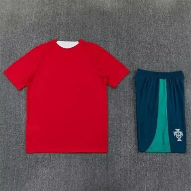 Immagine 7 dell’album 26-27 Portugal Training Soccer Suit