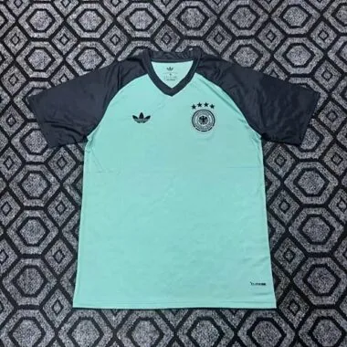 Camisetas de fútbol de entrenamiento de Alemania 26-27