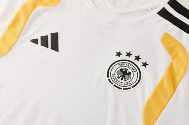 Imagen 3 del álbum Equipación de entrenamiento de fútbol de Alemania 2026