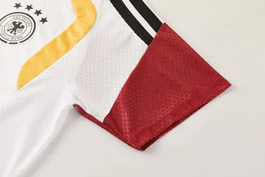Imagen 15 del álbum Equipación de entrenamiento de fútbol de Alemania 2026