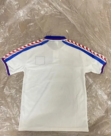 Imagem 2 do álbum 1996 Czech Away Retro Soccer Jerseys