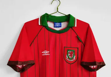 Imagen 2 del álbum Camisetas de fútbol retro de Gales 94/96 (local)