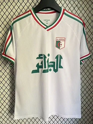 26-27 Speciale voetbalshirts van Algerije