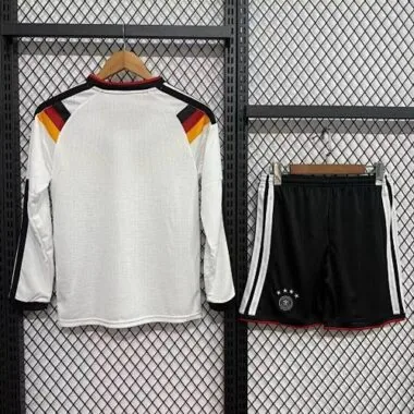 Imagen 2 del álbum Camisetas de fútbol infantil de Alemania 2026