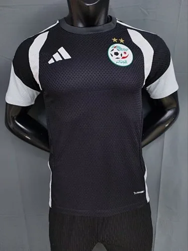 Voetbalshirts uit de spelerscollectie van Algerije voor 2026