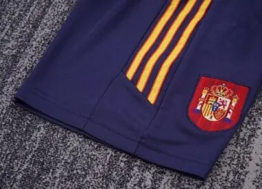 Afbeelding 3 van album 1996 Spain Home Kids Soccer Jerseys