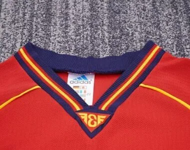 Afbeelding 4 van album 1998 Spanje Thuisvoetbalshirts voor kinderen