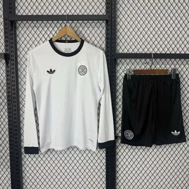 25-26 Voetbalshirts ter ere van het 125-jarig jubileum van Duitsland