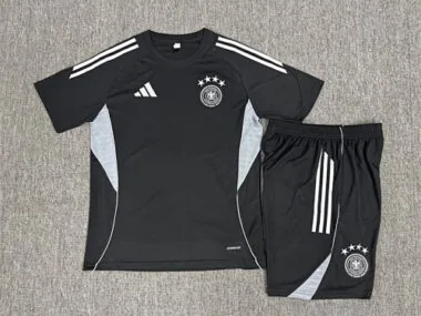 Imagen 2 del álbum Conjunto de entrenamiento de fútbol para niños «Alemania 2025»