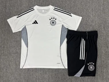 Imagen 2 del álbum Conjunto de entrenamiento de fútbol para niños «Alemania 2025»