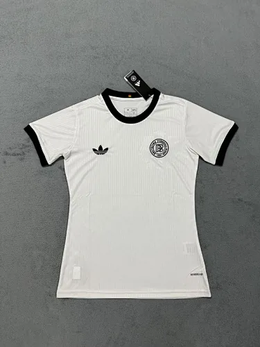 25-26 Duitsland: voetbalshirts voor vrouwen ter ere van het 125-jarig jubileum