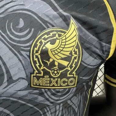 Afbeelding 2 van album 25-26 Mexico: voetbalshirts in speciale spelersuitvoering