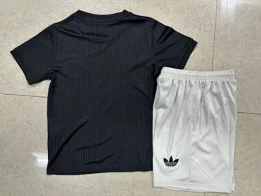 Imagen 2 del álbum Camisetas de fútbol infantiles de Alemania, n.º 25-26