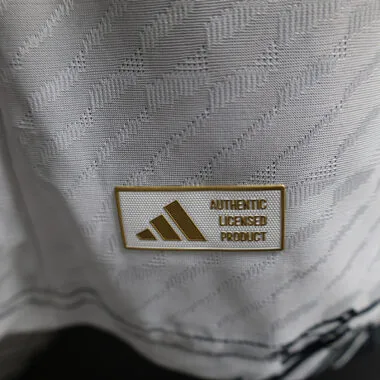 Immagine 7 dell’album Maglie da calcio "Japan Special Player Version" 2025