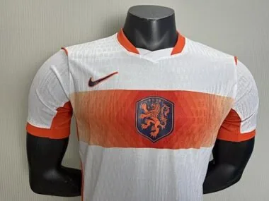 Afbeelding 2 van album WK 2026: voetbalshirts van het Nederlands elftal (uittenue)