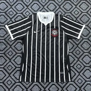 Maillots de football à l'extérieur des 26-27 de Corinthe
