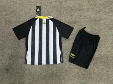 Afbeelding 2 van album 25-26 Santos uitwedstrijd-voetbalshirts voor kinderen
