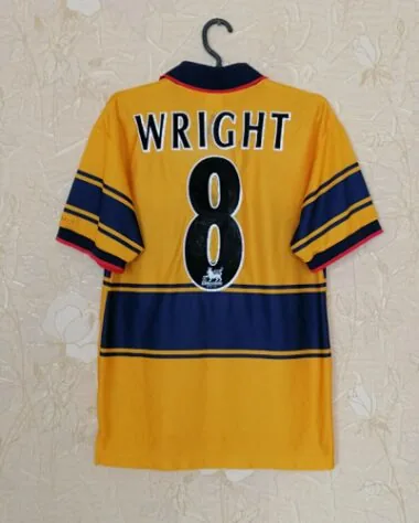Imagem 2 do álbum Camisolas de futebol retro do Arsenal para jogos fora de casa de 1997