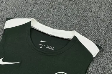 Immagine 5 dell’album 26-27 Chelsea Training Soccer Vest