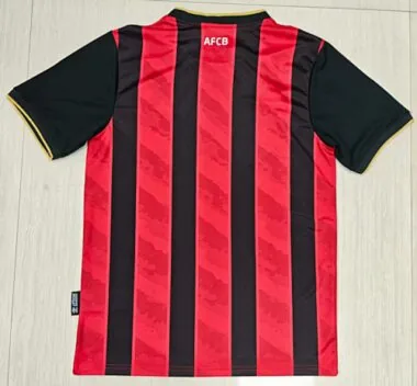 Immagine 2 dell’album Maglie da calcio della squadra di casa del Bournemouth, numero 25-26