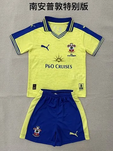 26-27 Maglie da calcio speciali del Southampton