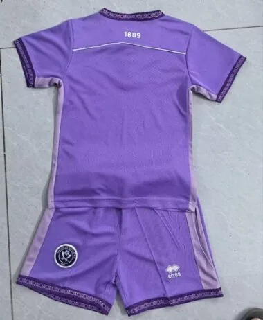 Immagine 2 dell’album Maglie da calcio per bambini della terza squadra dello Sheffield United, taglie 25-26