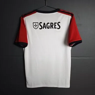 Imagem 2 do álbum 25-26 Camisolas de futebol especiais do Benfica