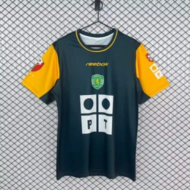 02-03 Speciale retrovoetbalshirts van Sporting Lissabon