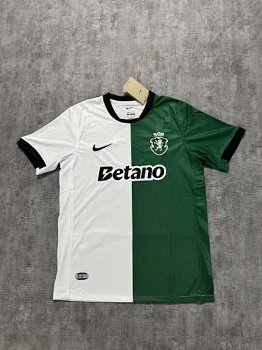25-26 Voetbalshirts van Sporting Lissabon