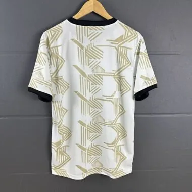 Image 2 de l’album Maillots de football spéciaux du Sporting Lisbonne n° 25-26