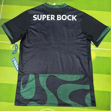 Image 2 de l’album Maillots de football du Sporting Lisbonne (à l’extérieur) n° 25-26