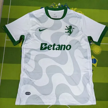 25-26 Derde voetbalshirts van Sporting Lissabon
