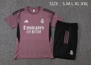 Imagem 13 do álbum Fato de treino de futebol do Real Madrid 26-27