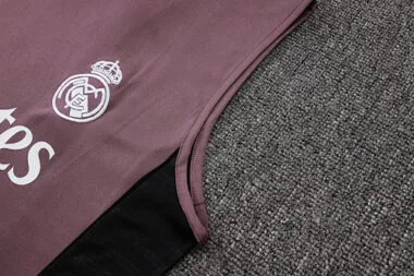 Imagem 4 do álbum Camisola de treino de futebol do Real Madrid 26-27