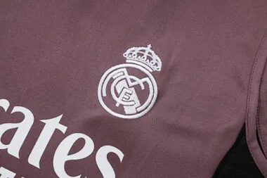 Imagem 5 do álbum Camisola de treino de futebol do Real Madrid 26-27
