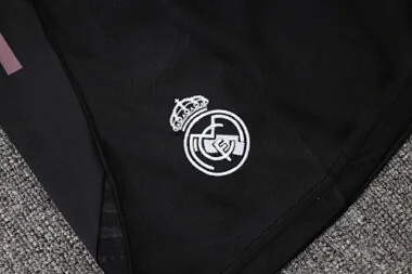Imagem 18 do álbum Camisola de treino de futebol do Real Madrid 26-27