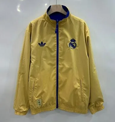 Imagem 5 do álbum Casacos-cortavento do Real Madrid 26-27