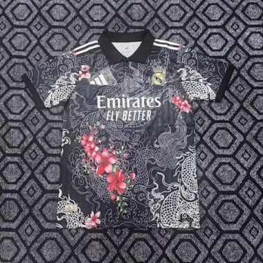 Image 6 de l’album Maillots de football « Polo » du Real Madrid 26-27